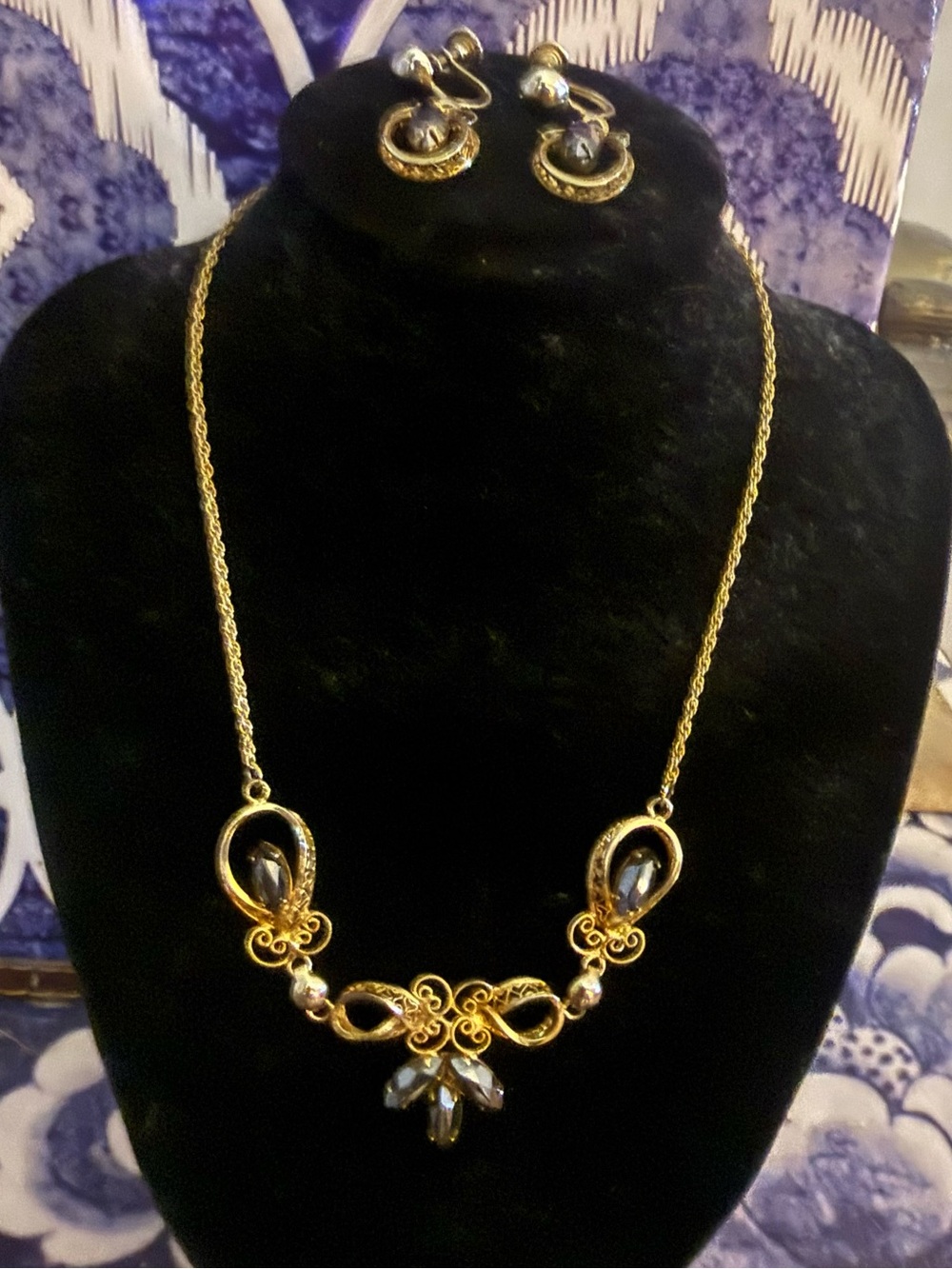 Vtg TITIAN G.B. Demi-Parure Set Gold Tone Filigree Necklace Hematite Earrings